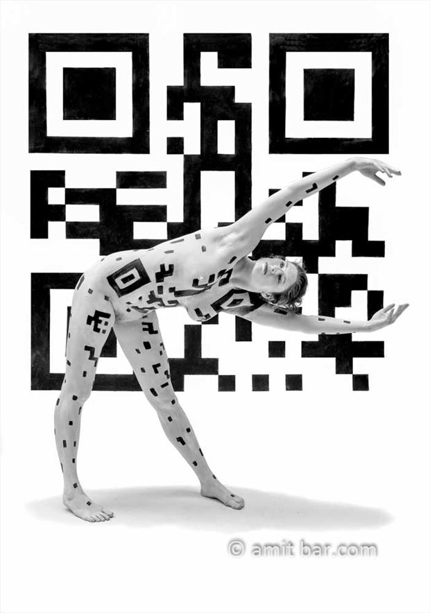 qr code i body painting artwork by photographer bodypainter