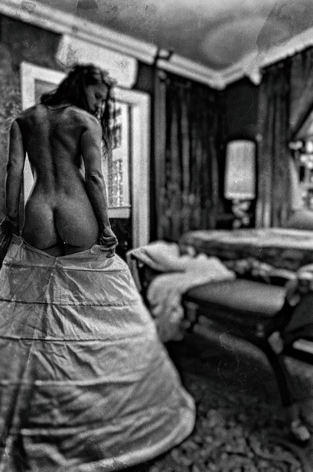queen at the ready artistic nude artwork by photographer emissivity