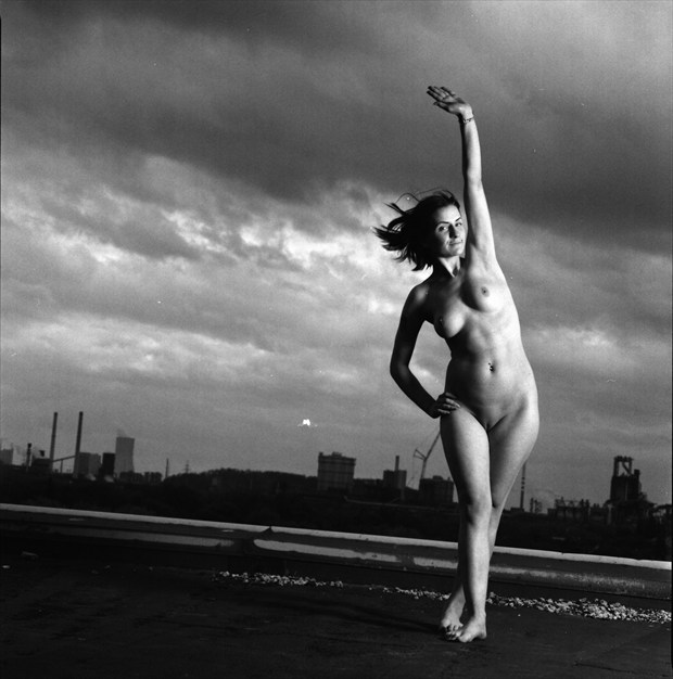 reaching to the sky Artistic Nude Artwork by Photographer Robert Esseboom