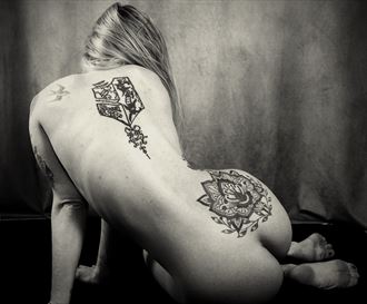 rear view seated artistic nude photo by photographer boudior galore