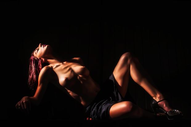 reclined artistic nude photo by photographer paul wright