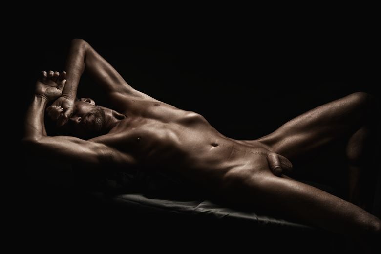 reclined artistic nude photo by photographer r pedersen