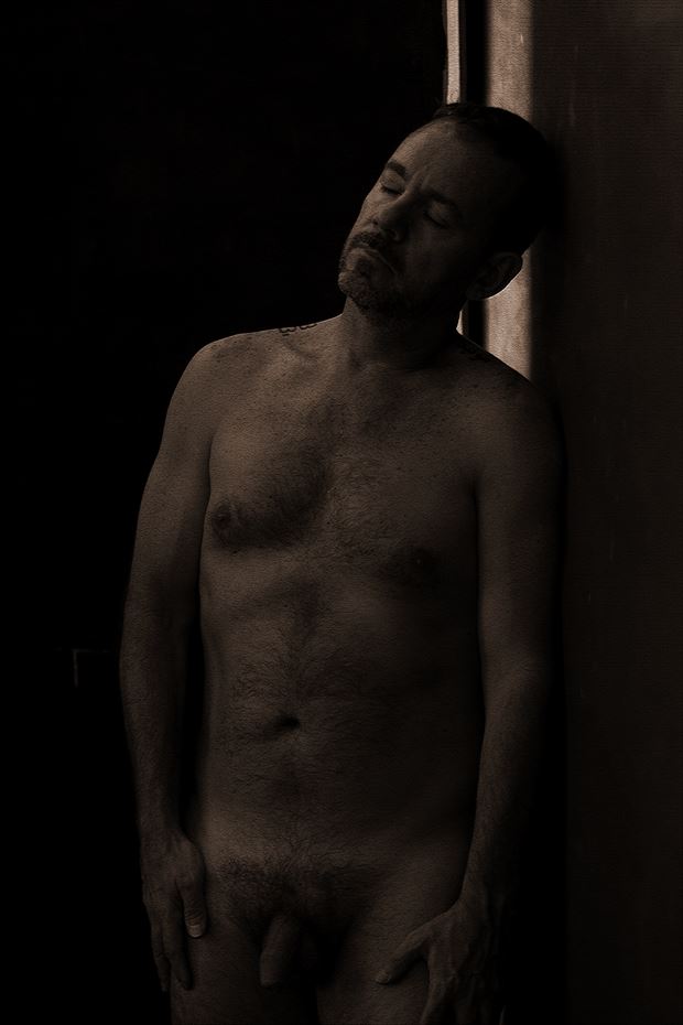 recostado selfportrait implied nude photo by photographer gustavo combariza