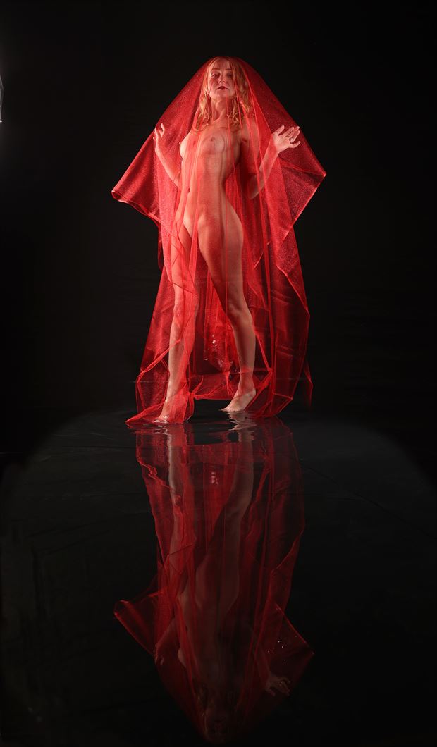 red reflection artistic nude photo by model lillia keane