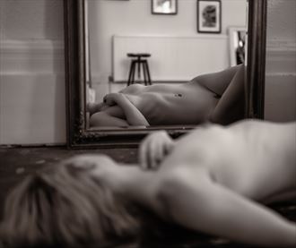 reflecting artistic nude photo by photographer neilh