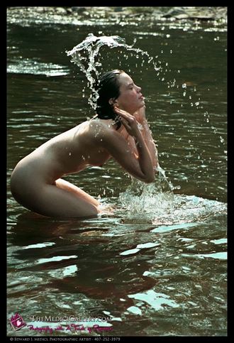 refreshing splash artistic nude photo by photographer themedicigallery