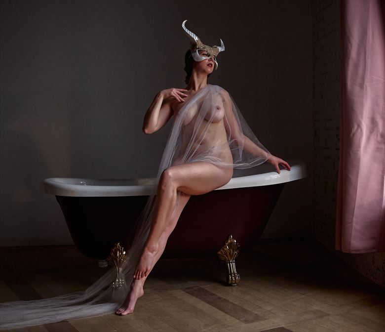 regal repose artistic nude photo by photographer james landon johnson