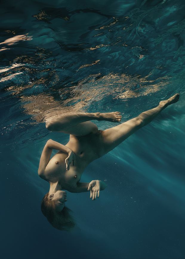 relax underwater artistic nude photo by photographer dml