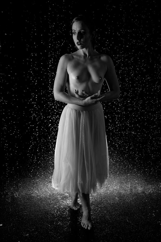 renaissance breeze artistic nude photo by photographer andrew greig