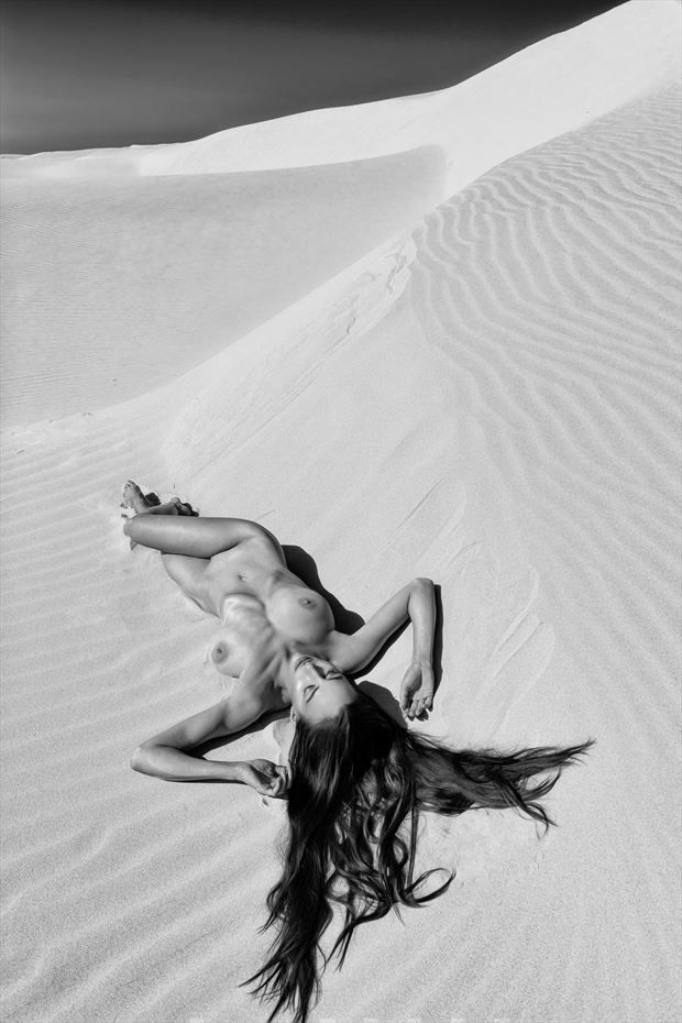 ripples artistic nude photo by photographer philip turner