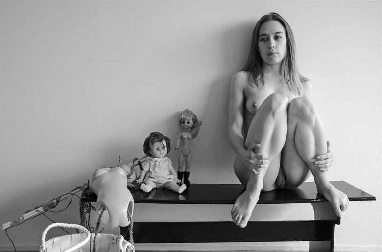 robin with dolls artistic nude photo by photographer vanbrighouse
