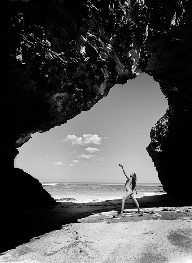 rock arch artistic nude photo by photographer damian diviny