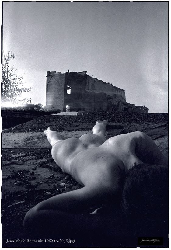 ruins artistic nude photo by photographer jean marie bottequin