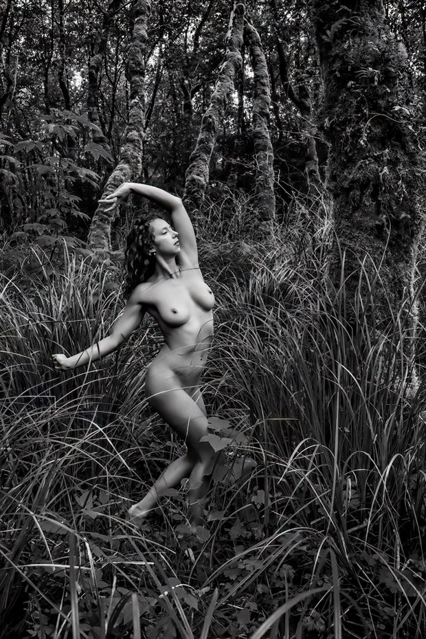 running through the jungle artistic nude photo by photographer philip turner