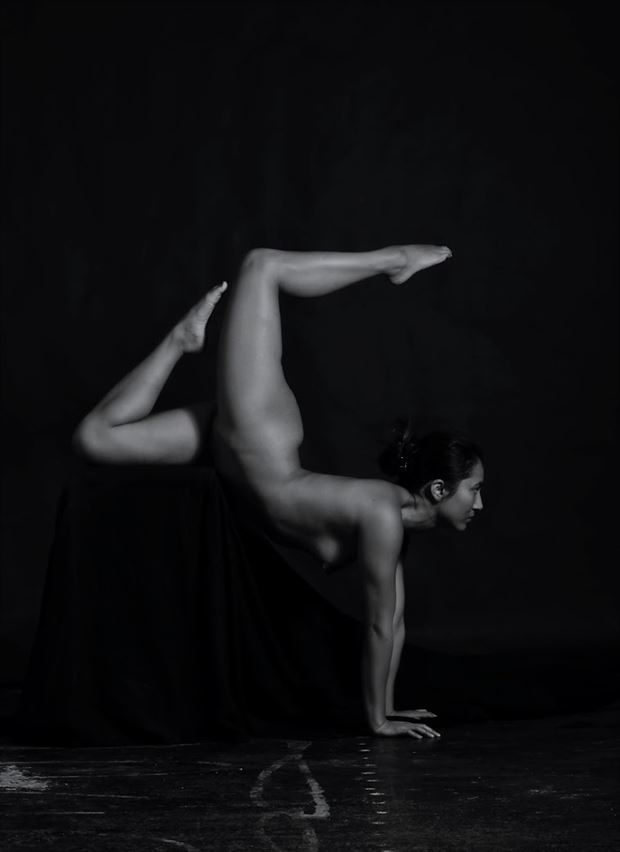 scorpion artistic nude photo by model seraphina