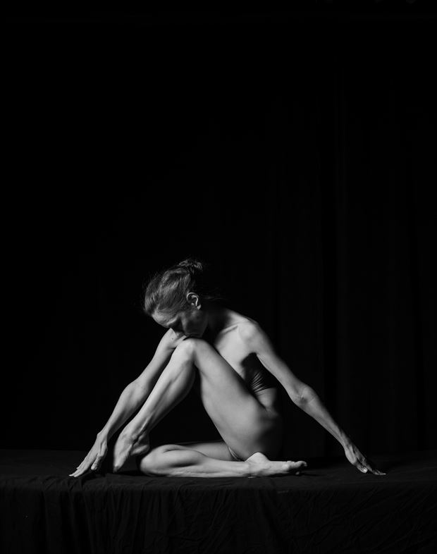 seated nude artistic nude artwork by photographer gsphotoguy