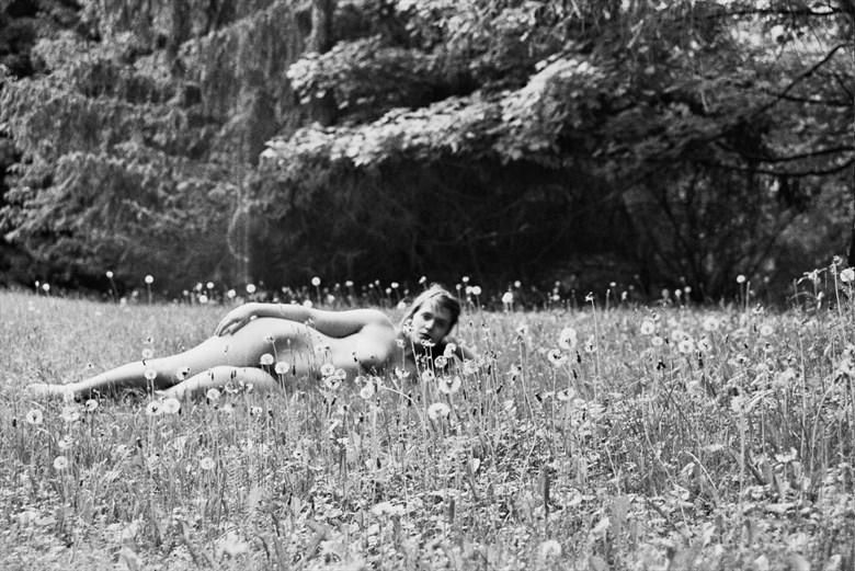 self portrait Artistic Nude Photo by Model Queen Dandelion