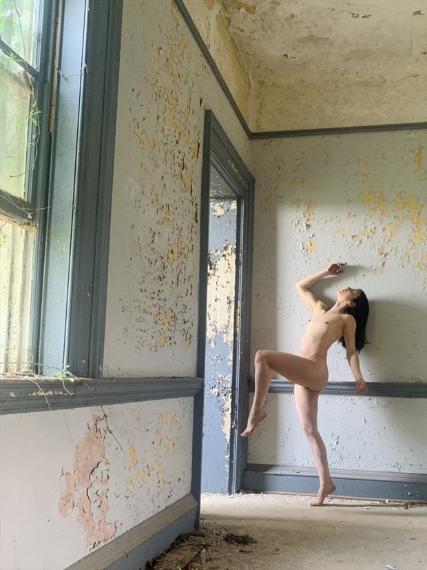 self portrait artistic nude photo by model rayne tupelo
