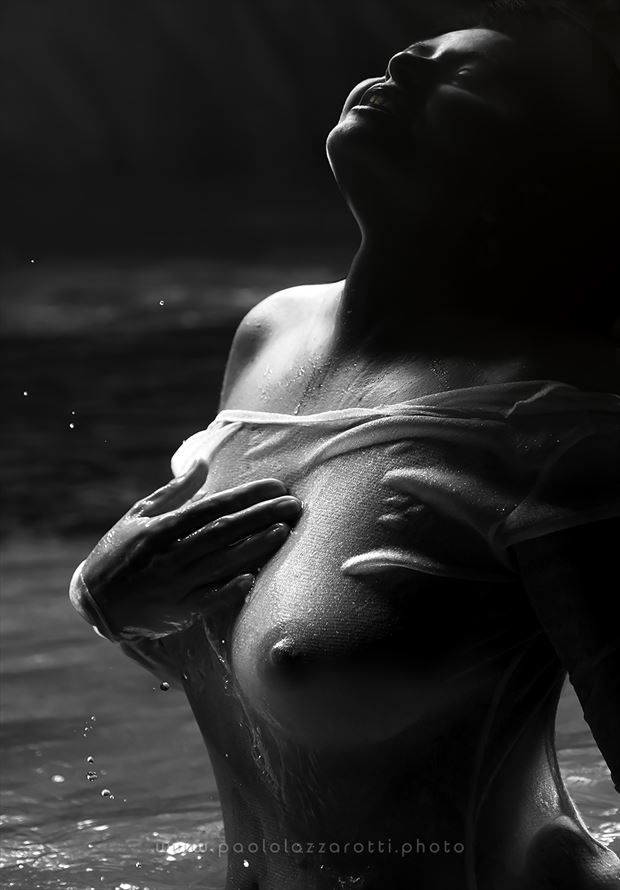 sensual chiaroscuro photo by photographer paolo lazzarotti