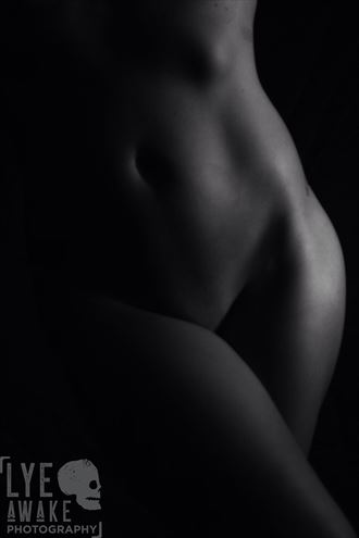 shape artistic nude photo by photographer lyeawakephotography
