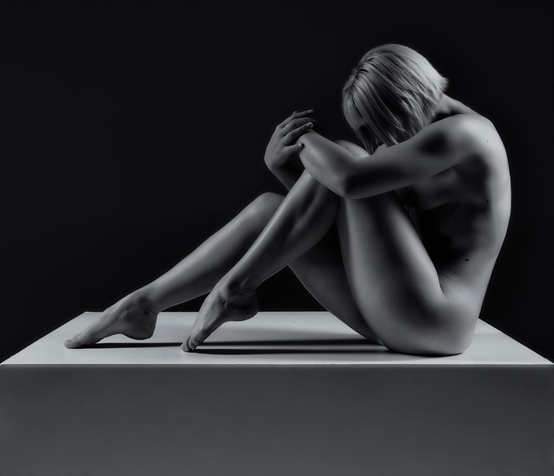 shape artistic nude photo by photographer tris dawson