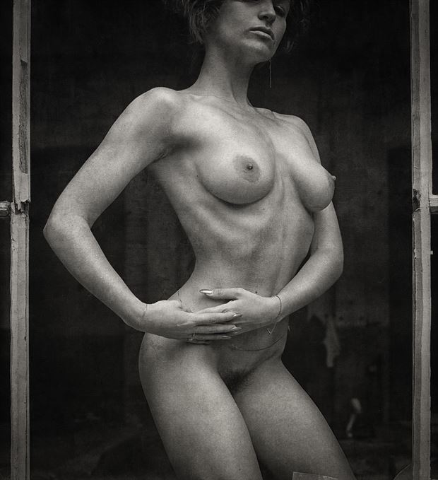 shari artistic nude photo by photographer tom gore