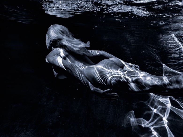 she who shimmers in the sea artistic nude photo by photographer thatzkatz