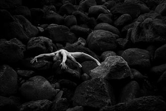 shipwrecked artistic nude photo by photographer ruben b