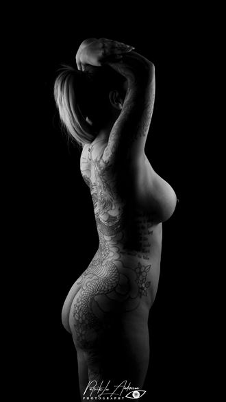 showing off artistic nude photo by photographer patrik andersson