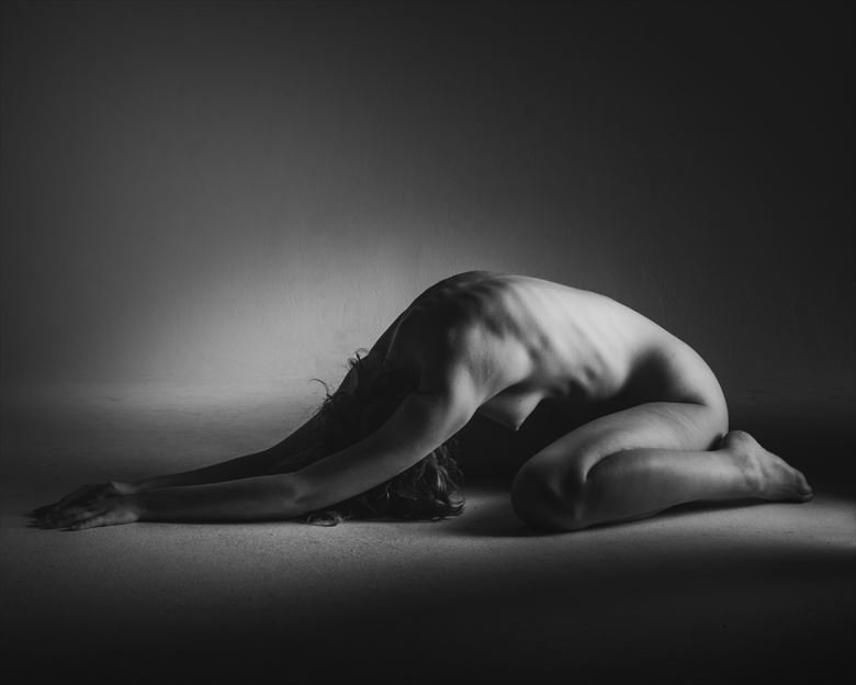sienna stretch artistic nude photo by photographer 2photographics