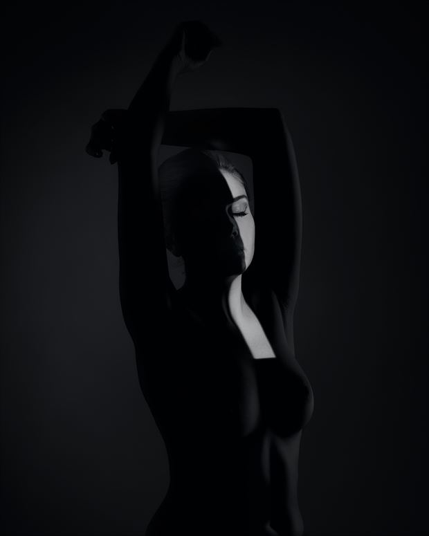 silhouette artistic nude photo by photographer edsger