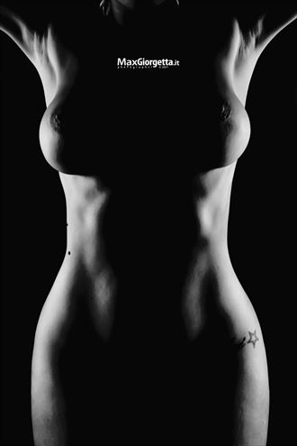 silhouette artistic nude photo by photographer max giorgetta