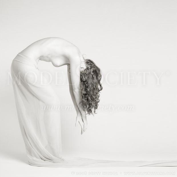 silverystars artistic nude photo by model sienna aldridge
