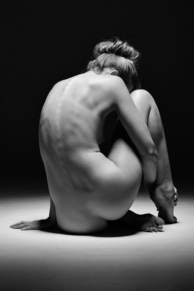 simple nude artistic nude photo by photographer stephen wong