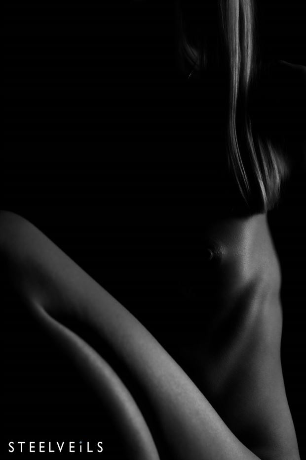 sitting glimpse artistic nude photo by photographer steelveils