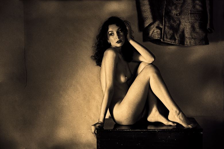 sitting on the chest artistic nude photo by photographer kuti zolt%C3%A1n hermann