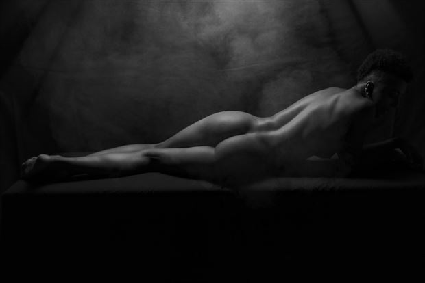 smouldering artistic nude photo by photographer paul archer