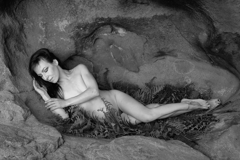 softness in cave full of ferns artistic nude photo by model blackswann_portfolio