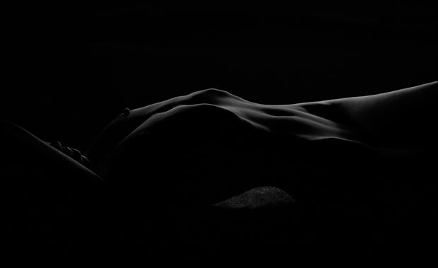 softness of light artistic nude photo by photographer cem ozoral