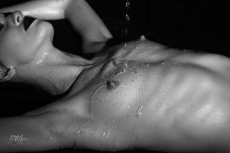 splash artistic nude photo by model hexed_pixie