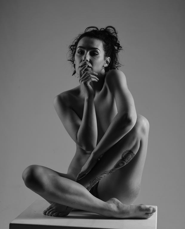 statuesque artistic nude photo by photographer stenning 