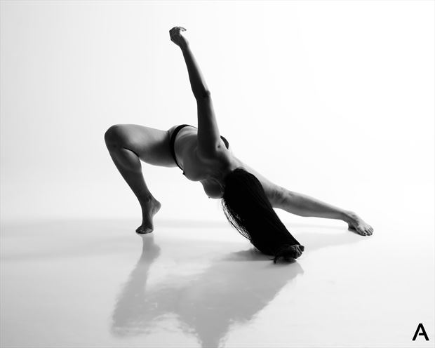 stretch artistic nude photo by photographer apetura