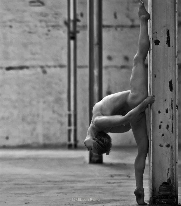 stretch artistic nude photo by photographer gibson