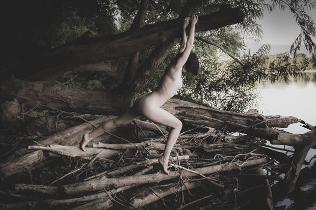 stretch artistic nude photo by photographer santo