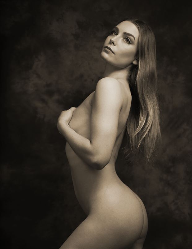 studio lighting implied nude photo by photographer azeyn
