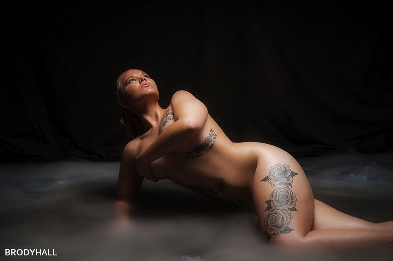 studio lighting implied nude photo by photographer brody hall