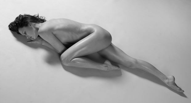 studio lighting implied nude photo by photographer castrourdiales