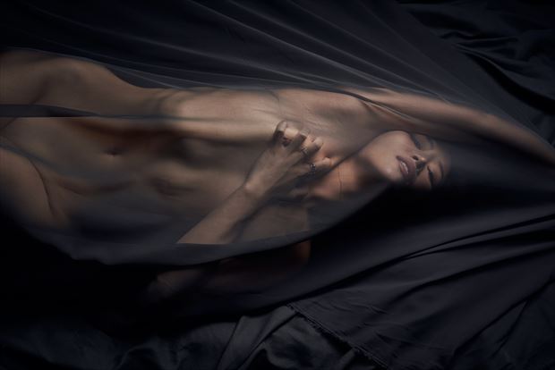 studio lighting implied nude photo by photographer stephane michaux