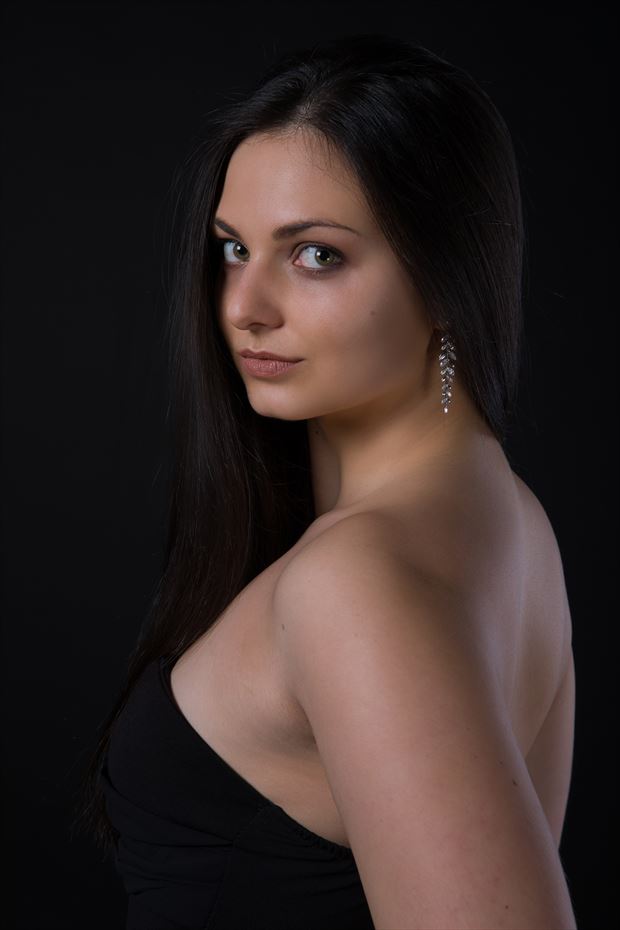 studio lighting self portrait photo by model lisa elias