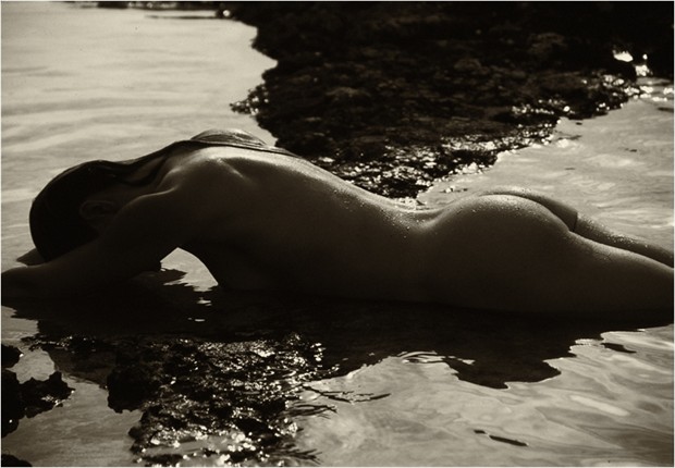 summer artistic nude photo by photographer manolis tsantakis